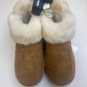 Woman’s Fireside by dearform woman’s size 8